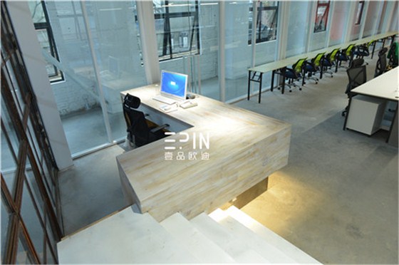 壹品歐迪楓韻系列桌屏辦公桌在筑焱建筑設(shè)計(jì)公司的實(shí)景效果