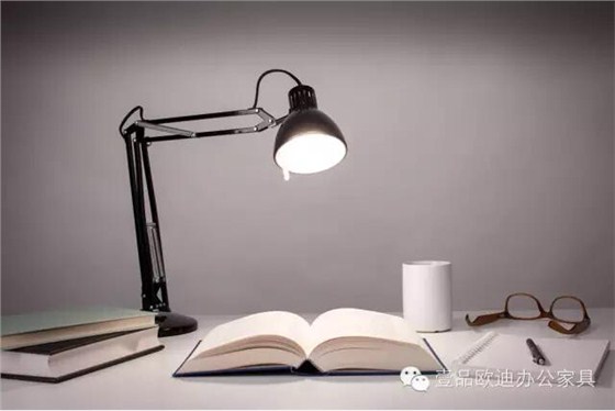 簡(jiǎn)單3招，擺脫辦公桌下各種電源線雜亂困擾？