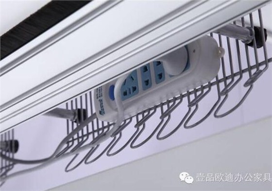 簡(jiǎn)單3招，擺脫辦公桌下各種電源線雜亂困擾？