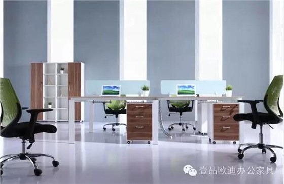 簡(jiǎn)單3招，擺脫辦公桌下各種電源線雜亂困擾？