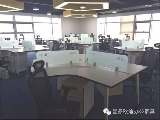 【央視新聞客戶端】京東JD讓老百姓放心網(wǎng)購(gòu)，壹品歐迪讓京東JD綠色辦公