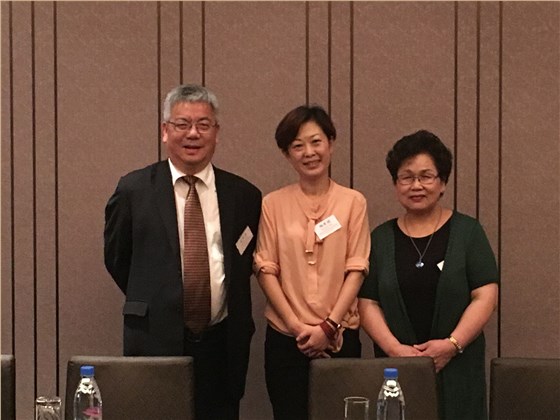 陶秀娟女士與甘開萬(wàn)博士夫婦合影