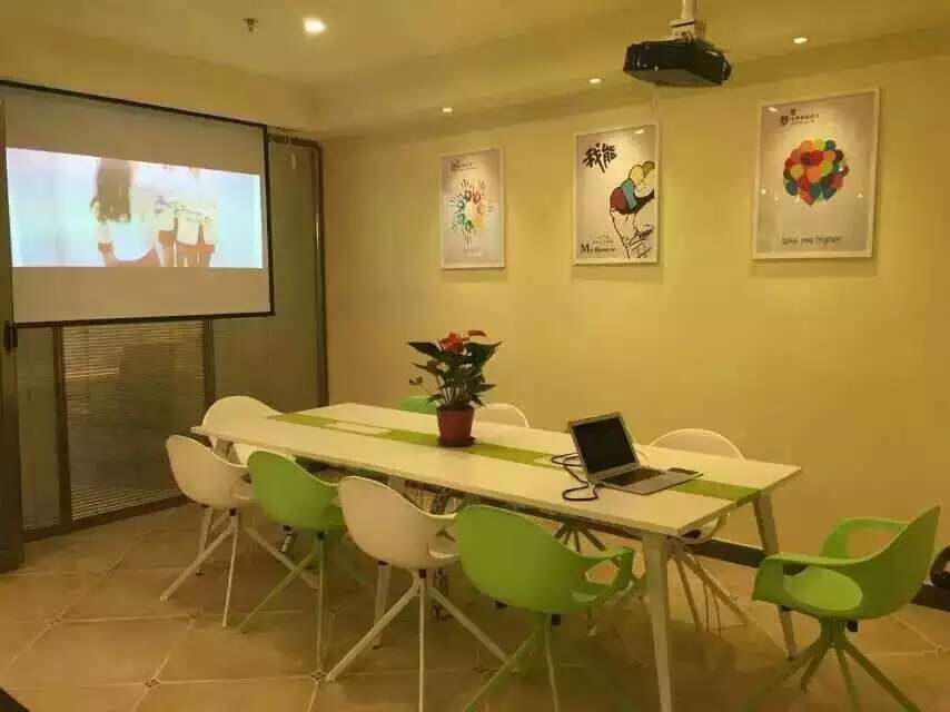 壹品歐迪一開工便收到客戶發(fā)來的辦公家具實(shí)景照