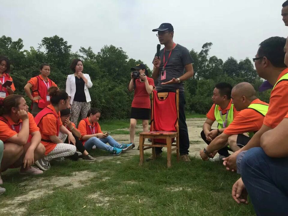 全國(guó)第二屆牛商爭(zhēng)霸賽四川賽區(qū)的啟動(dòng)儀式。來(lái)自四川各地的優(yōu)秀牛商們齊聚一堂，為全國(guó)第二屆牛商爭(zhēng)霸賽四川賽區(qū)舉行了隆重的啟動(dòng)儀式。