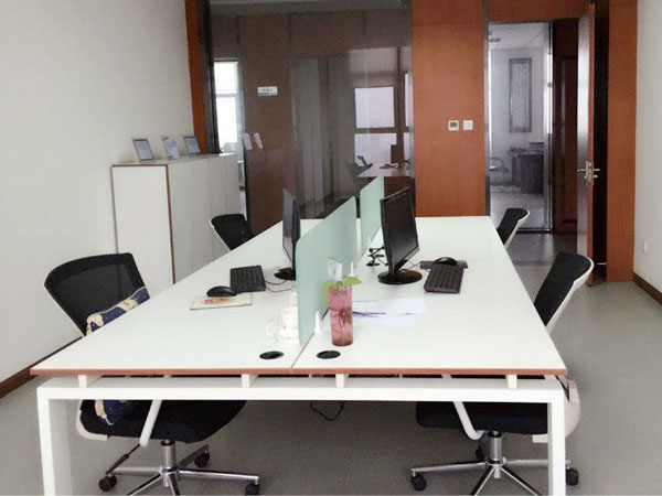 辦公家具廠家壹品歐迪關(guān)于辦公家具與地板如何搭配好看的幾點建議